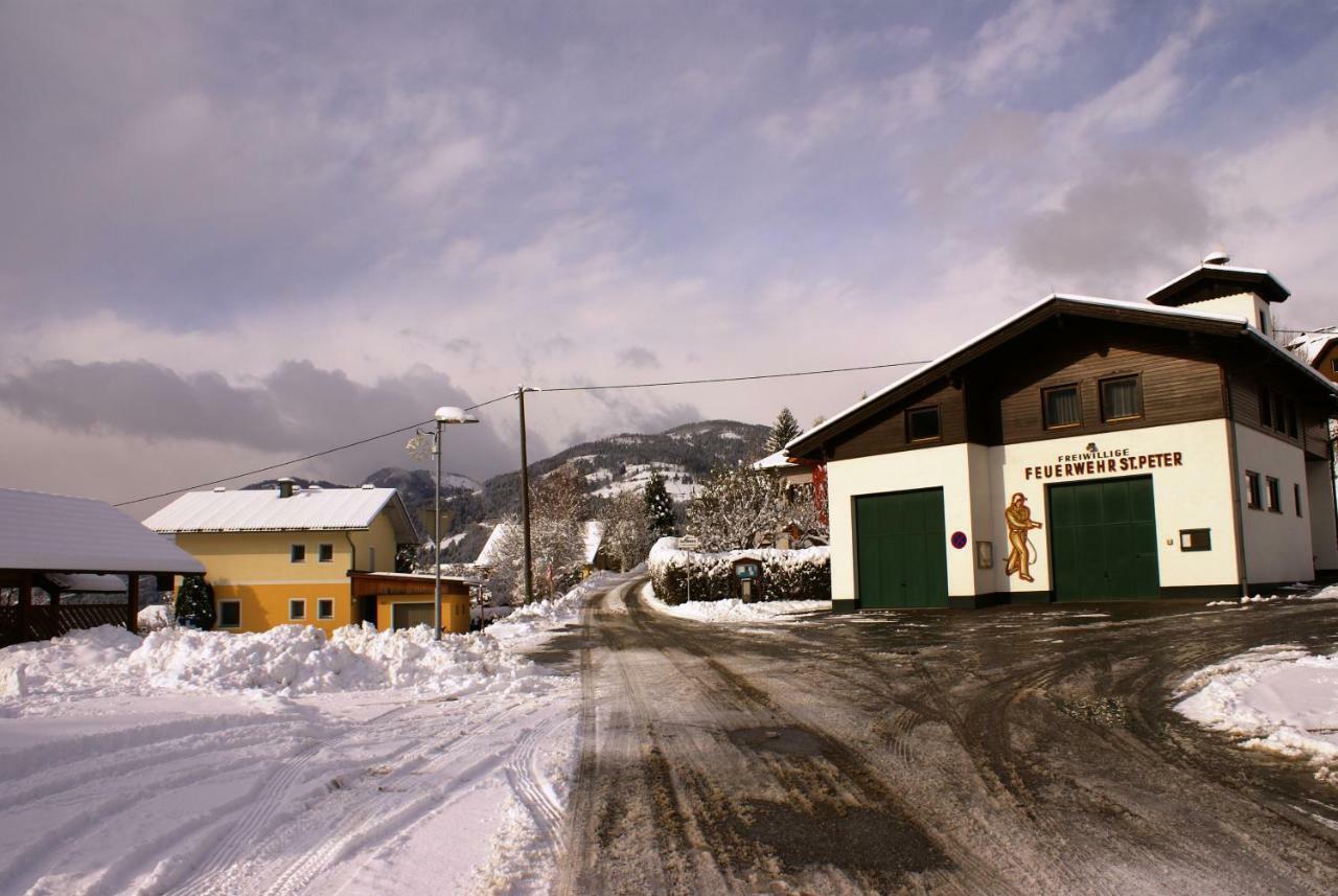Apartment St. Peter Radenthein Bagian luar foto